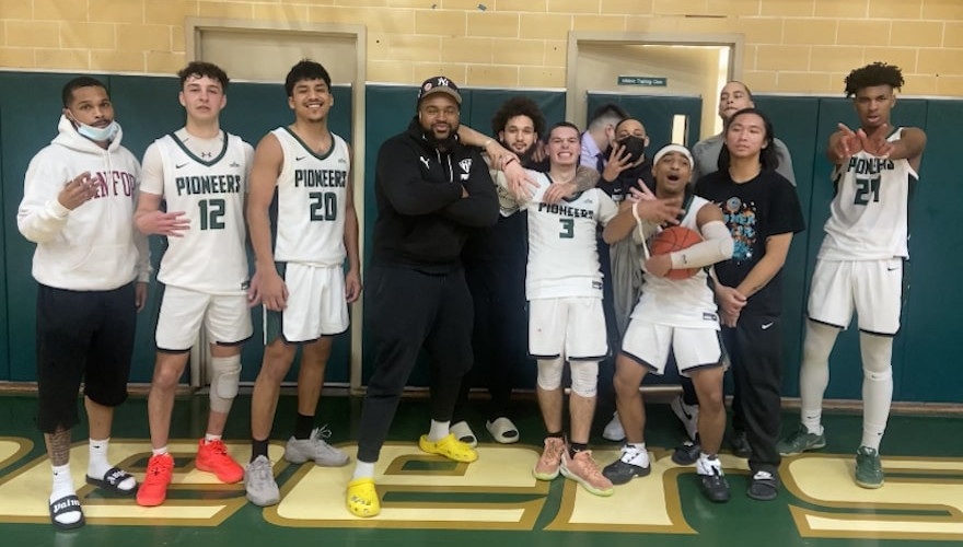 Men's Basketball Starts Conference Play With 2-1 Record